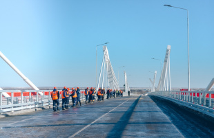 Возведение российской части трансграничного моста из России в Китай официально завершено